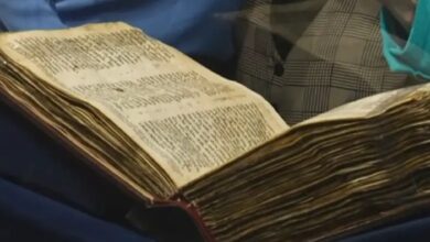أتت من سوريا: عرض أقدم مخطوطة للكتاب المقدس اليهودي وسعرها بالملايين.. شاهد!