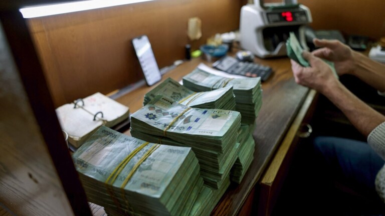 سعر صرف الدولار في لبنان يسجل أكثر من الـ100 ألف ليرة