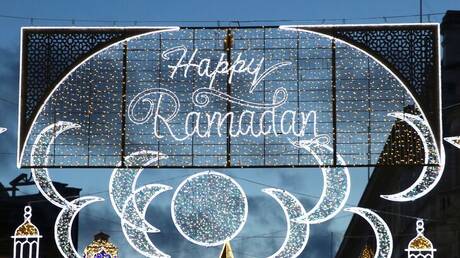 لأول مرة.. لندن تضاء بمناسبة شهر رمضان (فيديو + صور)