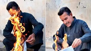 قبل شهر رمضان... عراقي يحرق دفتر ديون زبائنه بالكامل