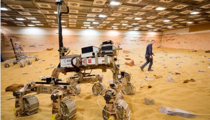 هل اكتشفت المخابرات الروسية استوديو ناسا المفبرك لتصوير الهبوط على المريخ؟