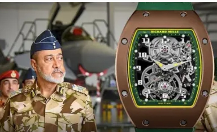 ساعة سلطان عمان تسرق الأنظار في قاعدة عسكرية.. وهذا سعرها