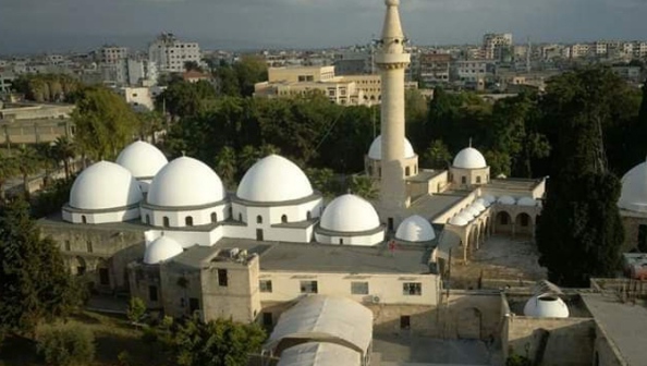إيقاف الشعائر الدينية في أقدم جامع بالساحل السوري