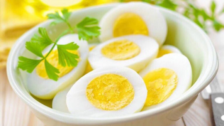 لهذه الأسباب المهمة.. تناول بيضتان على الأقل يومياً