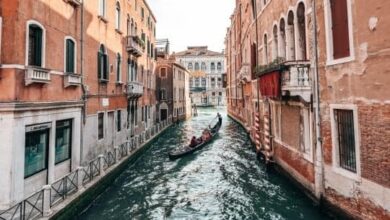 لماذا لا تتأثر أساسات البيوت وجدرانها في مدينة البندقية الإيطالية رغم ملامستها الدائمة للمياه؟