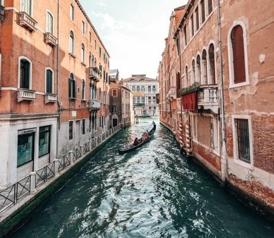 لماذا لا تتأثر أساسات البيوت وجدرانها في مدينة البندقية الإيطالية رغم ملامستها الدائمة للمياه؟
