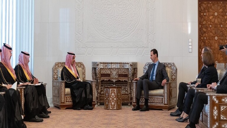 لحظة استقبال الرئيس السوري لوزير الخارجية السعودي في زيارة رسمية لدمشق