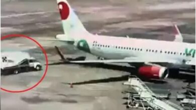 بالفيديو.. شاحنة تصدم طائرة في المطار