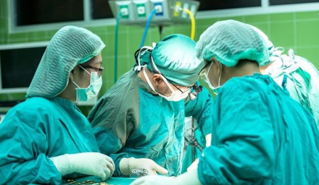 مشفى دمشق يجري جراحة غير مسبوقة بإنجاز طبي لأول مرة عالمياً