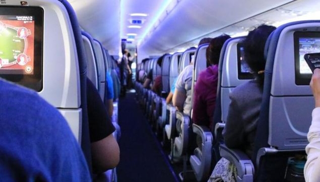 خبيرة تكشف أفضل وأسوأ وقت للنوم إذا كنت مسافرا بالطائرة
