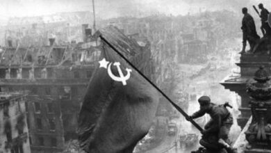 هكذا عاقبت موسكو صاحب أشهر صورة بالحرب العالمية