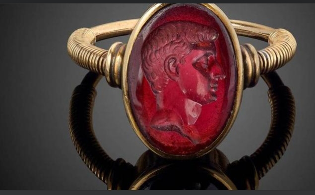 يعود للحقبة الرومانية.. بيع خاتم من العقيق بسعر خيالي