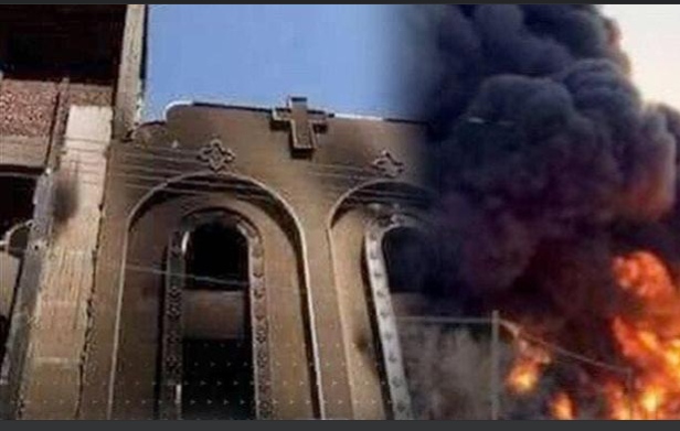 عمرها 200 عام.. حريق يلتهم كنيسة تاريخية جنوب مصر (فيديو)