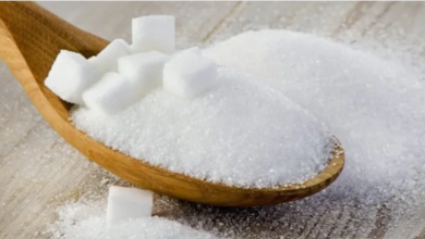 خلاف على السكر يكشف الخفايا… بحسبة بسيطة يحقق التاجر أرباح بالملايين من فارق سعري بالليرات