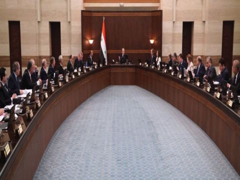 الحكومة السورية تناقش إعادة تنشيط مؤسسات القطاع العام الاقتصادي