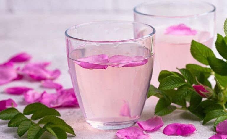 5 فوائد خيالية لشرب ماء الورد.. ستجعلكم تعشقونه