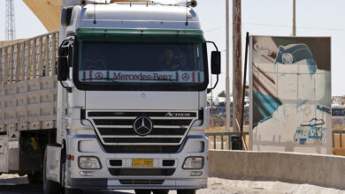سوريا: مئات الشاحنات متوقفة على الحدود مع الأردن