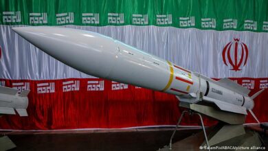 وسائل إعلام رسمية: إيران تكشف عن صاروخ باليستي مداه 2000 كيلومتر
