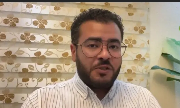 بالفيديو: لحظة إغماء مراسل قناة سعودية على الهواء مباشرة