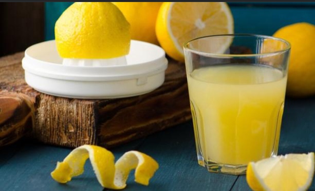 حيلة ذكية لحفظ عصير الليمون لمدة سنة.. اتّبعيها