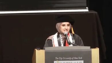 بالفيديو ـ طالبة يمنية تهز أميركا وتشعل ثورة في جامعة نيويورك..جمهوريون يطالبون بإغلاق الجامعة !