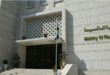 ما سبب تأجيل العمل بالمعيار المحاسبي الدولي للتقارير المالية 17…عميد كلية الاقتصاد يوضح