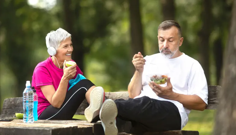 خبير تغذية شهير ينصح بأطعمة تقاوم الشيخوخة.. فما هي؟