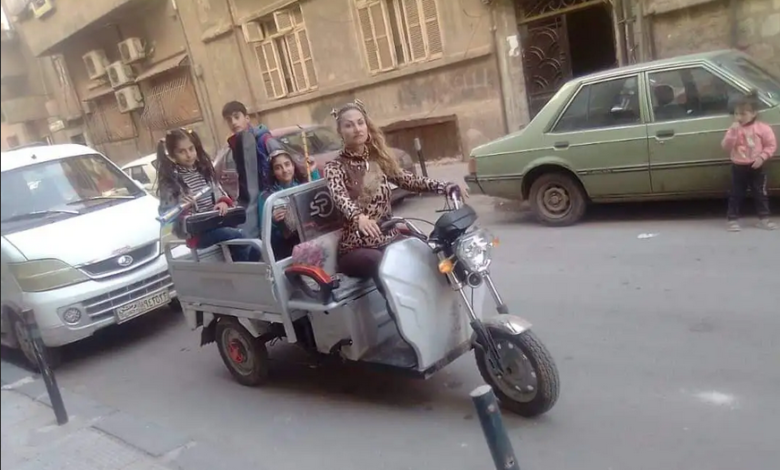 خرّيجة أدب انكليزي سائقة “تيك توك” في دمشق