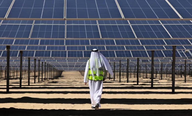 الإمارات تدشّن إحدى أكبر محطات الطاقة الشمسية في العالم - وكالة أوقات الشام  الإخبارية